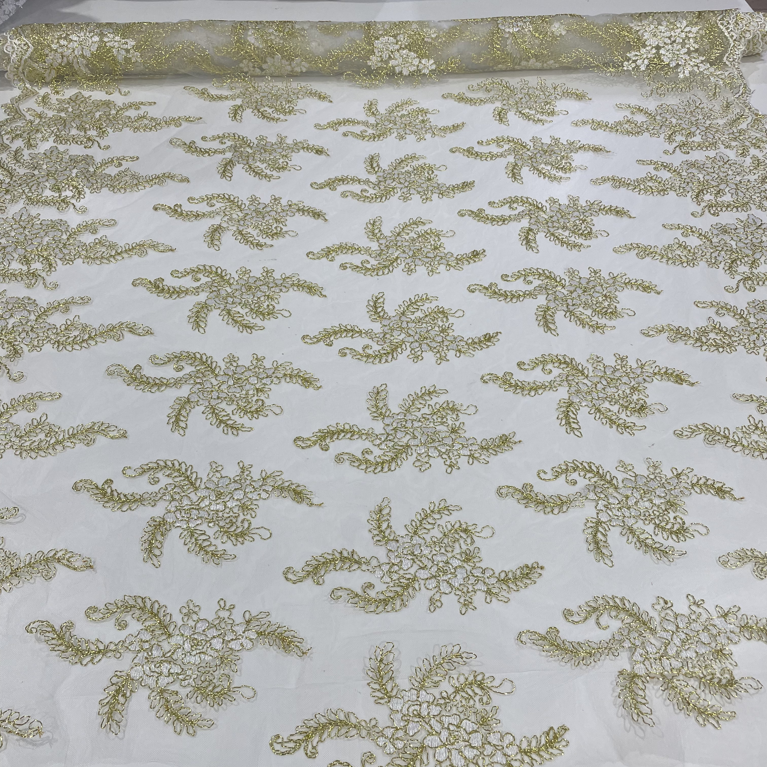 Tule Bordado Metalic Branco e Dourado