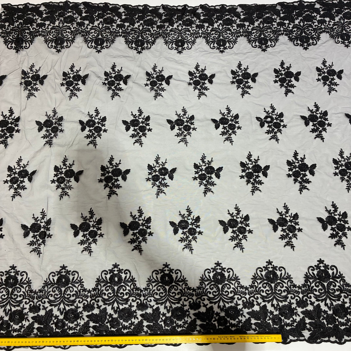 Tule Bordado Juliana Preto - Comprimento: 1,40m X Largura: 1,38m