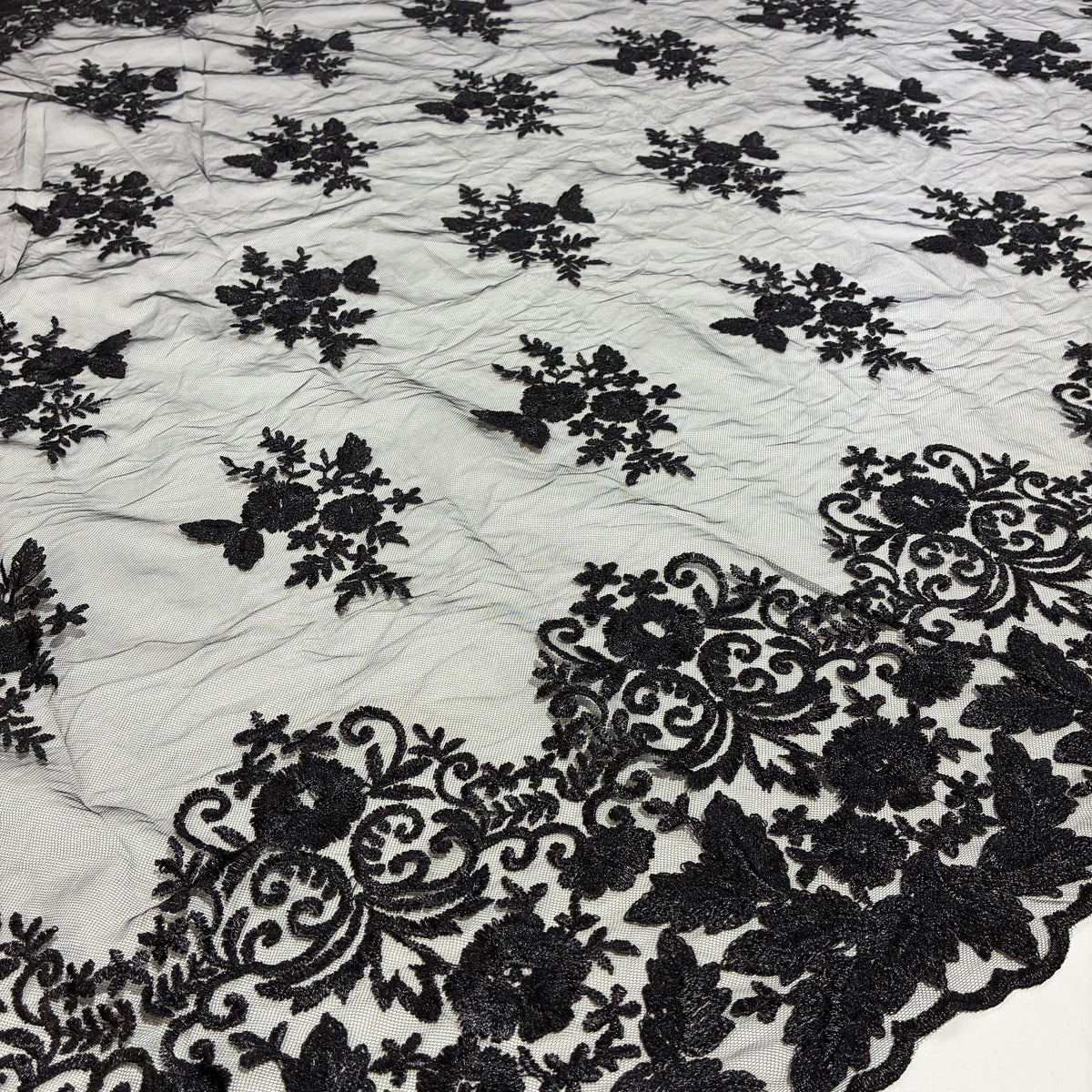 Tule Bordado Juliana Preto - Comprimento: 1,40m X Largura: 1,38m