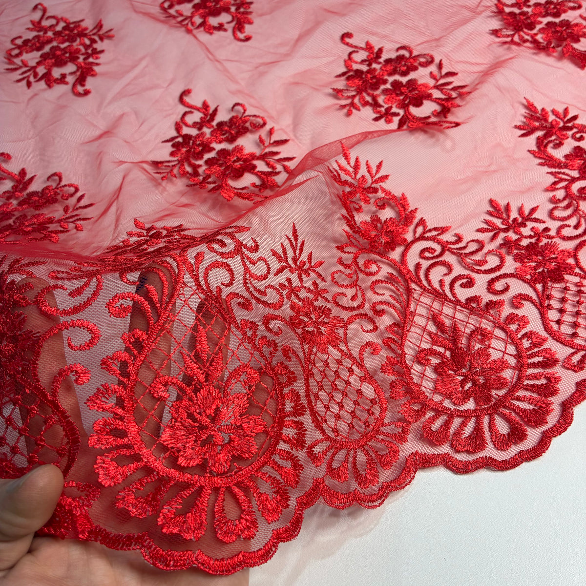 Tule Bordado Juliana Vermelho - Comprimento: 0,50m X Largura: 1,38m