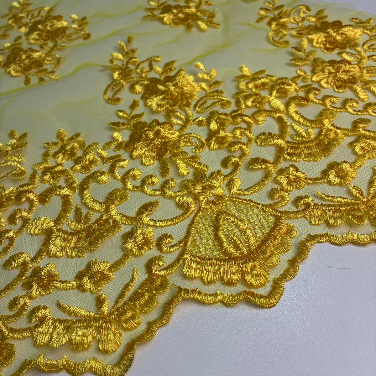 Tule Bordado Juliana Amarelo Ouro - Comprimento: 0,25m X Largura: 1,38m