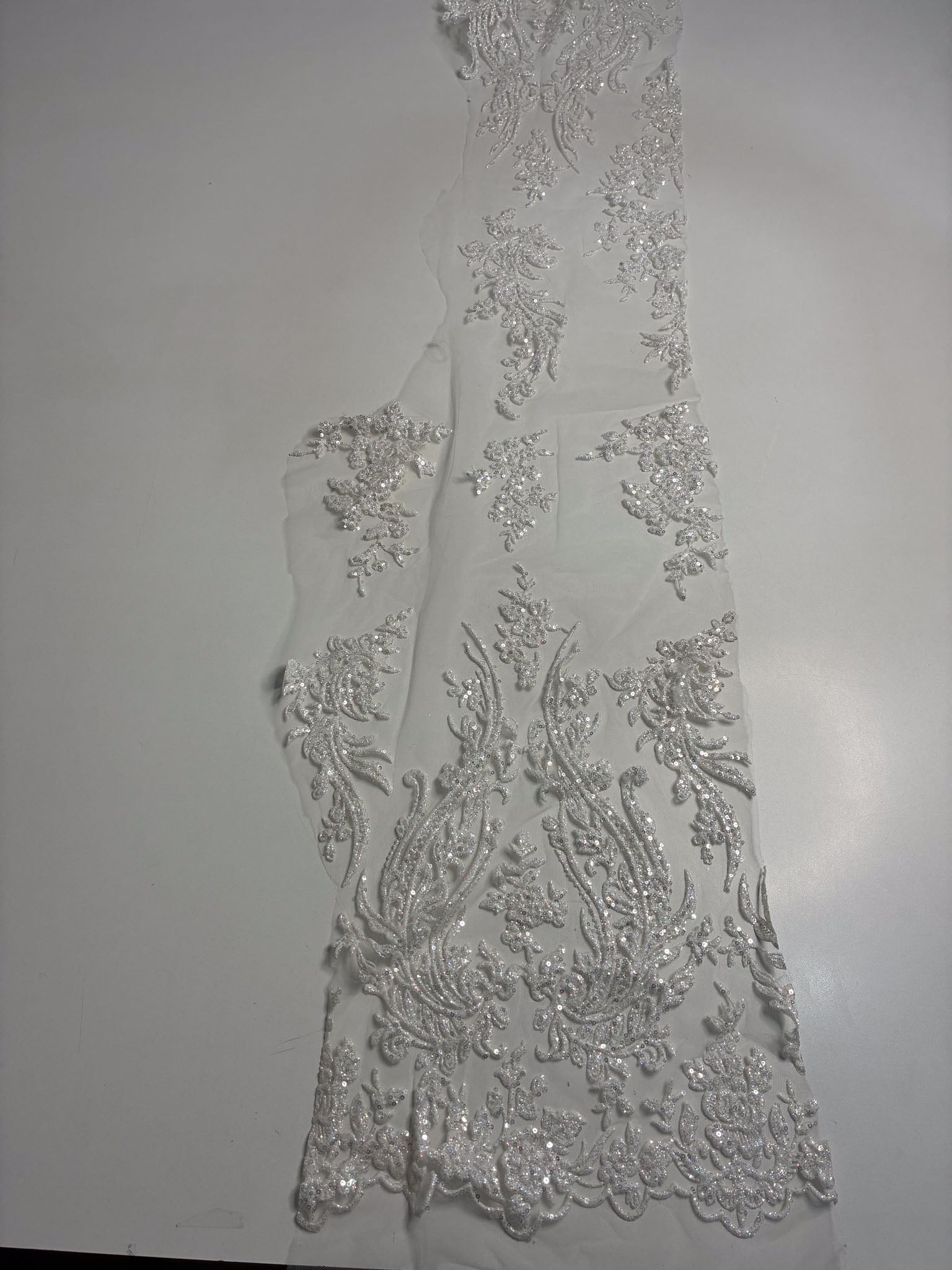 Tule Bordado Pedras Brancas - Comprimento: 0,3m X Largura: 1,38m