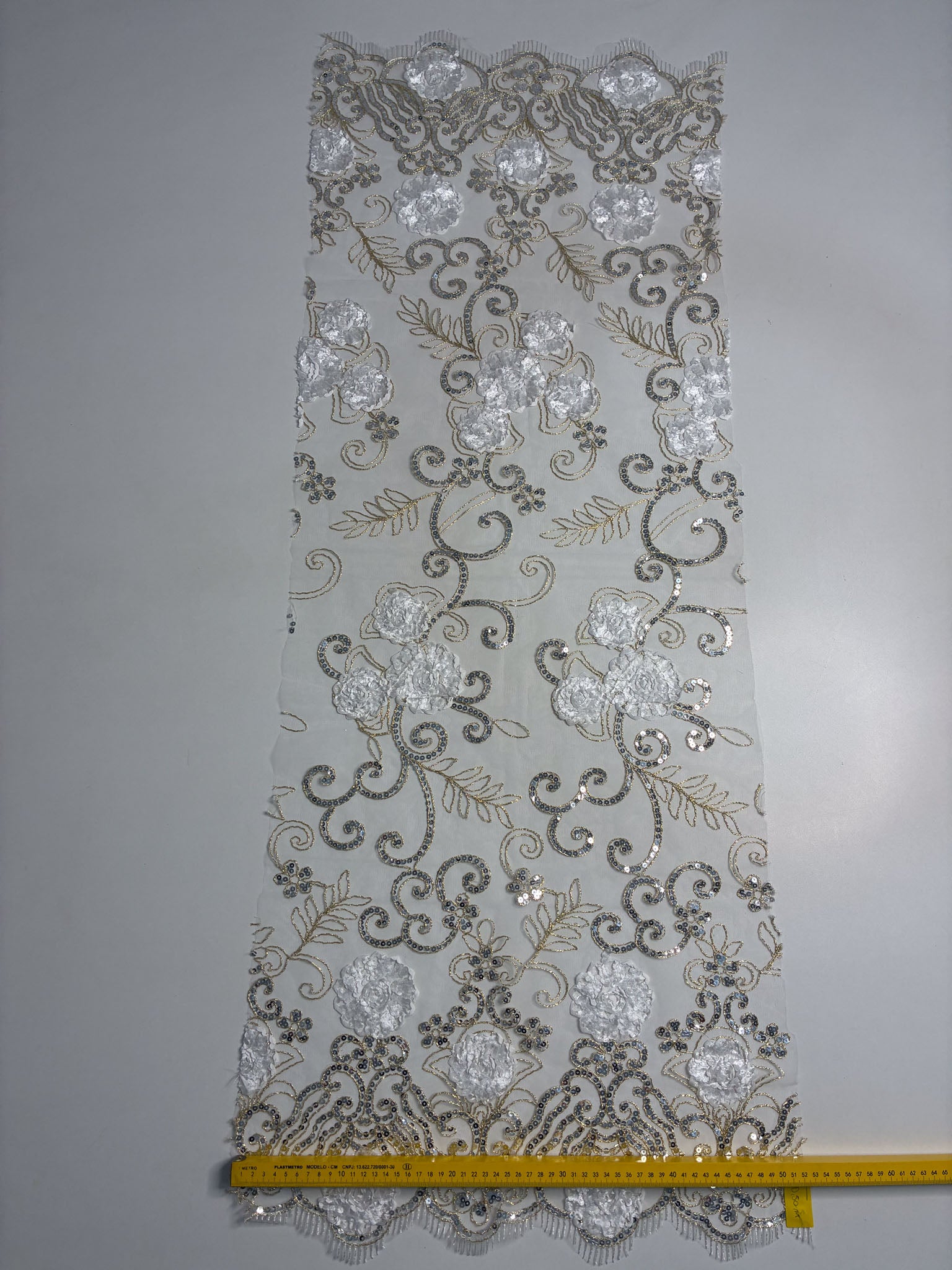 Tule Bordado Gypsy Branco e Ouro - Comprimento: 0,50m X Largura: 1,38m