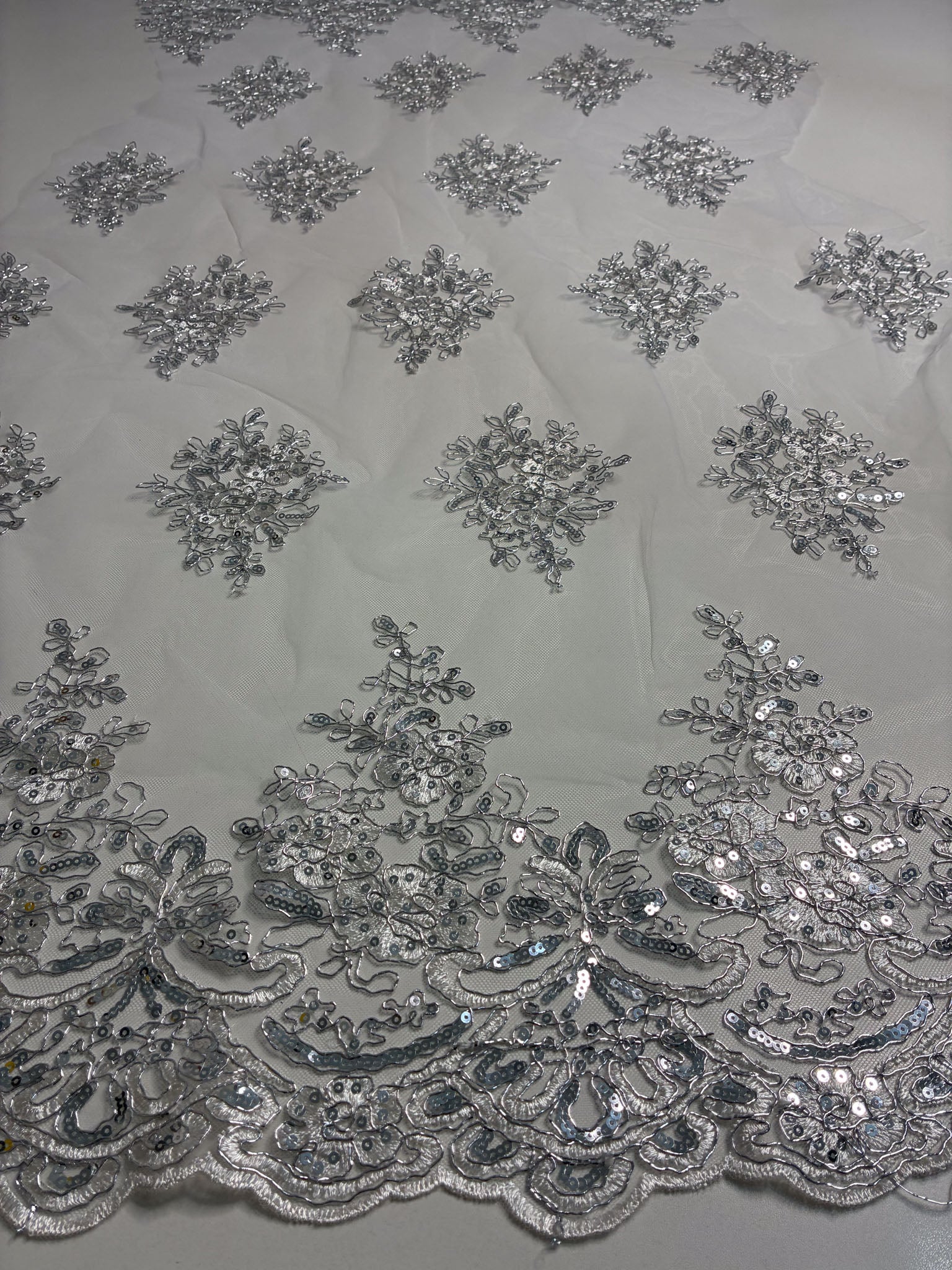 Tule Bordado Metalic Godess 559 Branco - Comprimento: 0,65m X Largura: 1,38m