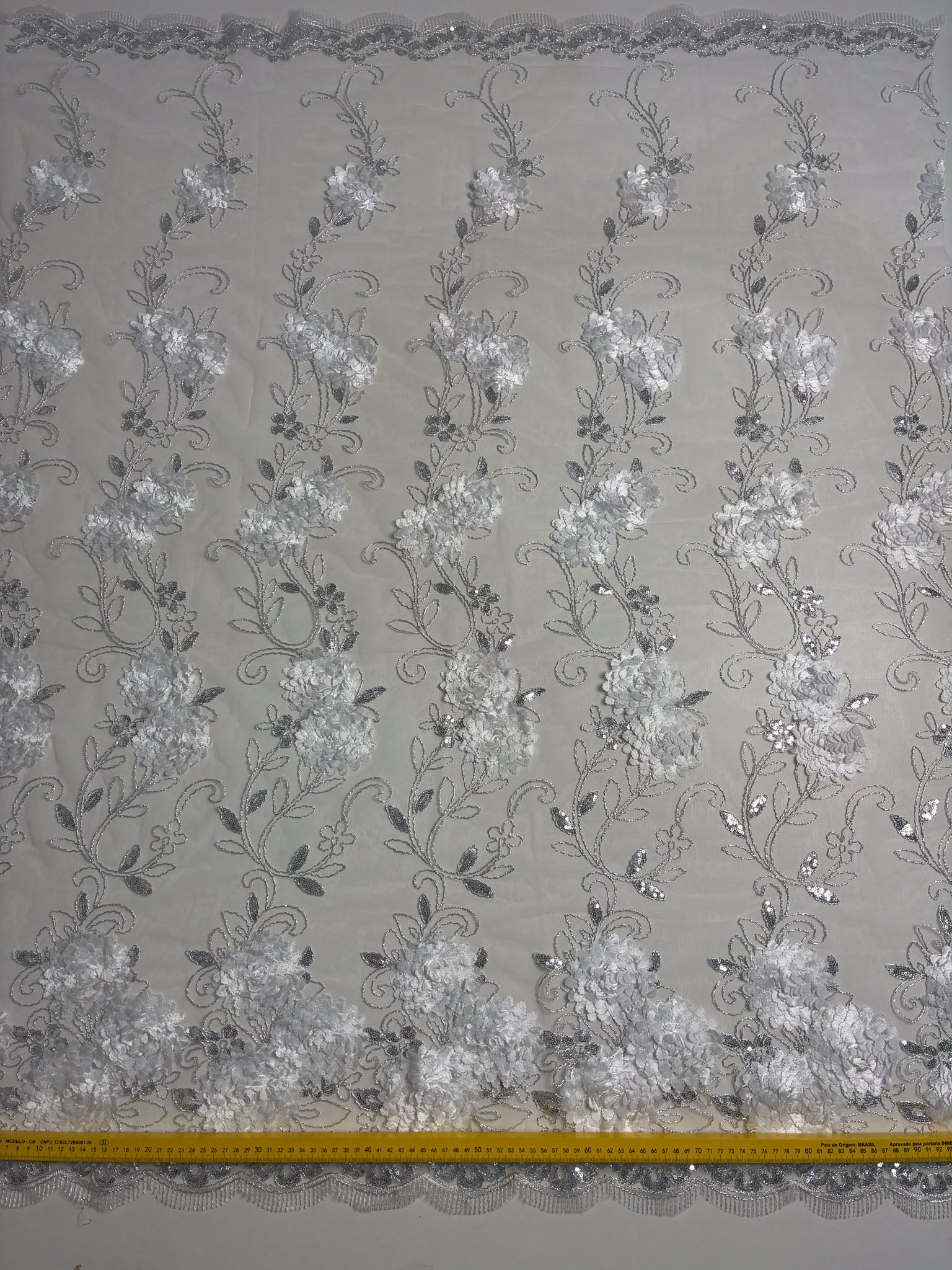 Tule Bordado Gypsy Branco e Prata - Comprimento: 1,10m X Largura: 1,38m
