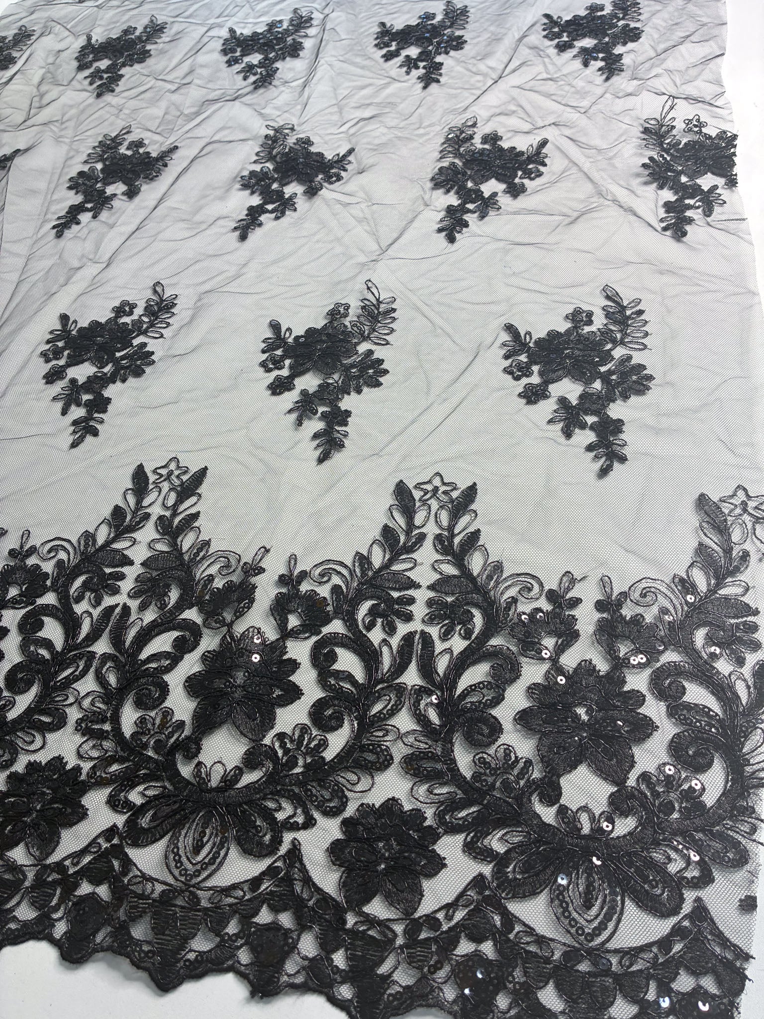 Tule Bordado Soho Preto - Comprimento: 0,70m X Largura: 1,38m