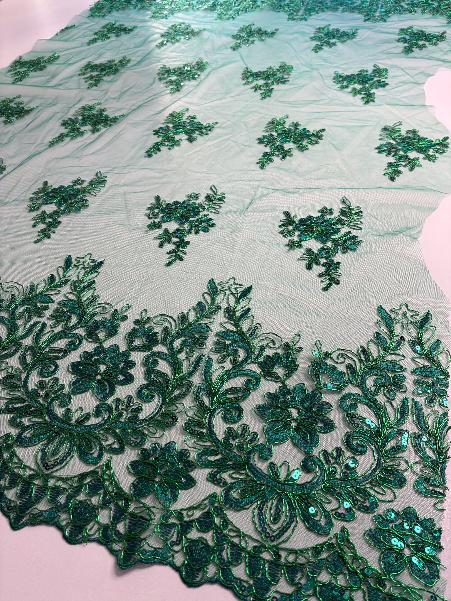 Tule Bordado Soho Verde - Comprimento: 0,85m X Largura: 1,38m