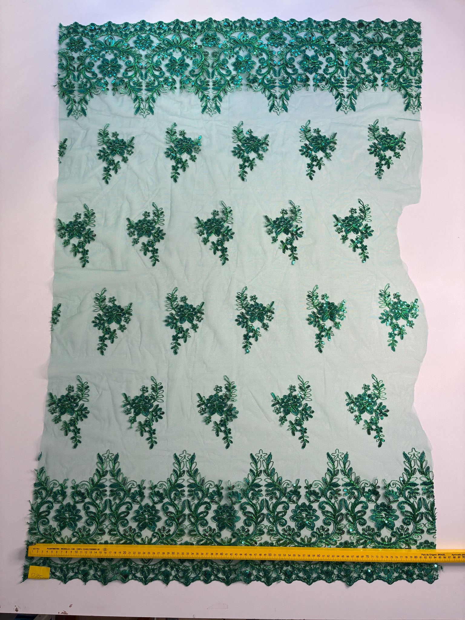 Tule Bordado Soho Verde - Comprimento: 0,85m X Largura: 1,38m