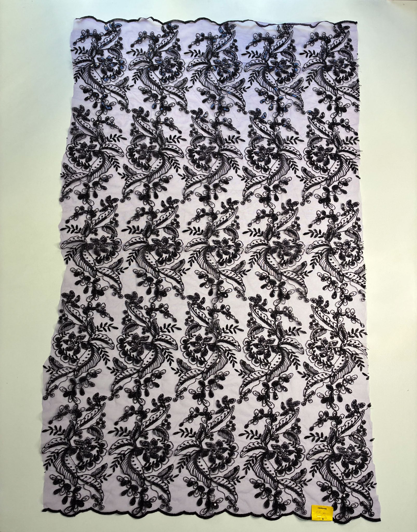 Tule Bordado Soho Roxo e Preto - Comprimento: 0,70m X Largura: 1,38m