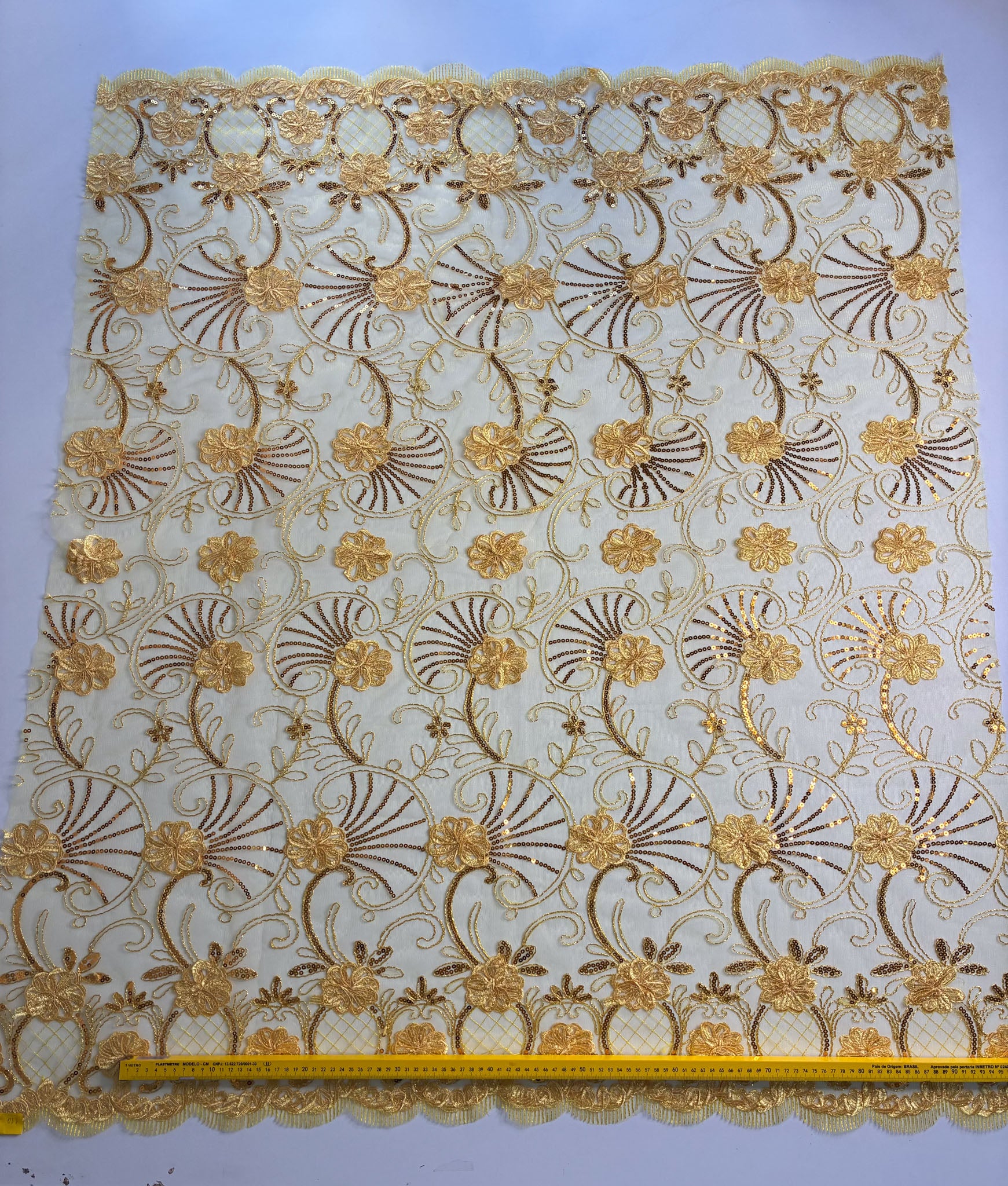 Tule Bordado Gypsy Amarelo Ouro - Comprimento: 1,10m X Largura: 1,38m