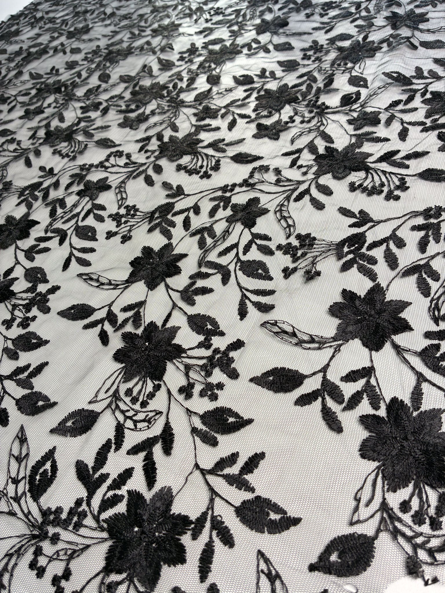 Tule Bordado Nice Preto - Comprimento: 0,80m X Largura: 1,38m
