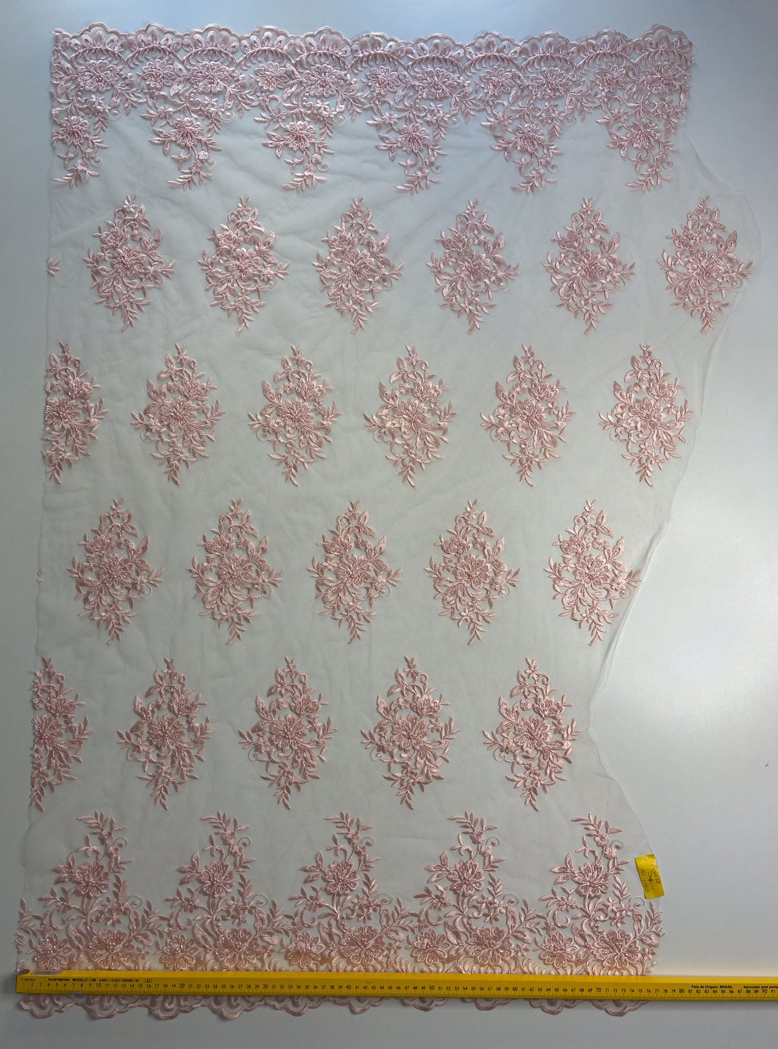 Tule Bordado Pedraria Rosinha Claro - Comprimento 0,80m X Largura 1,38m