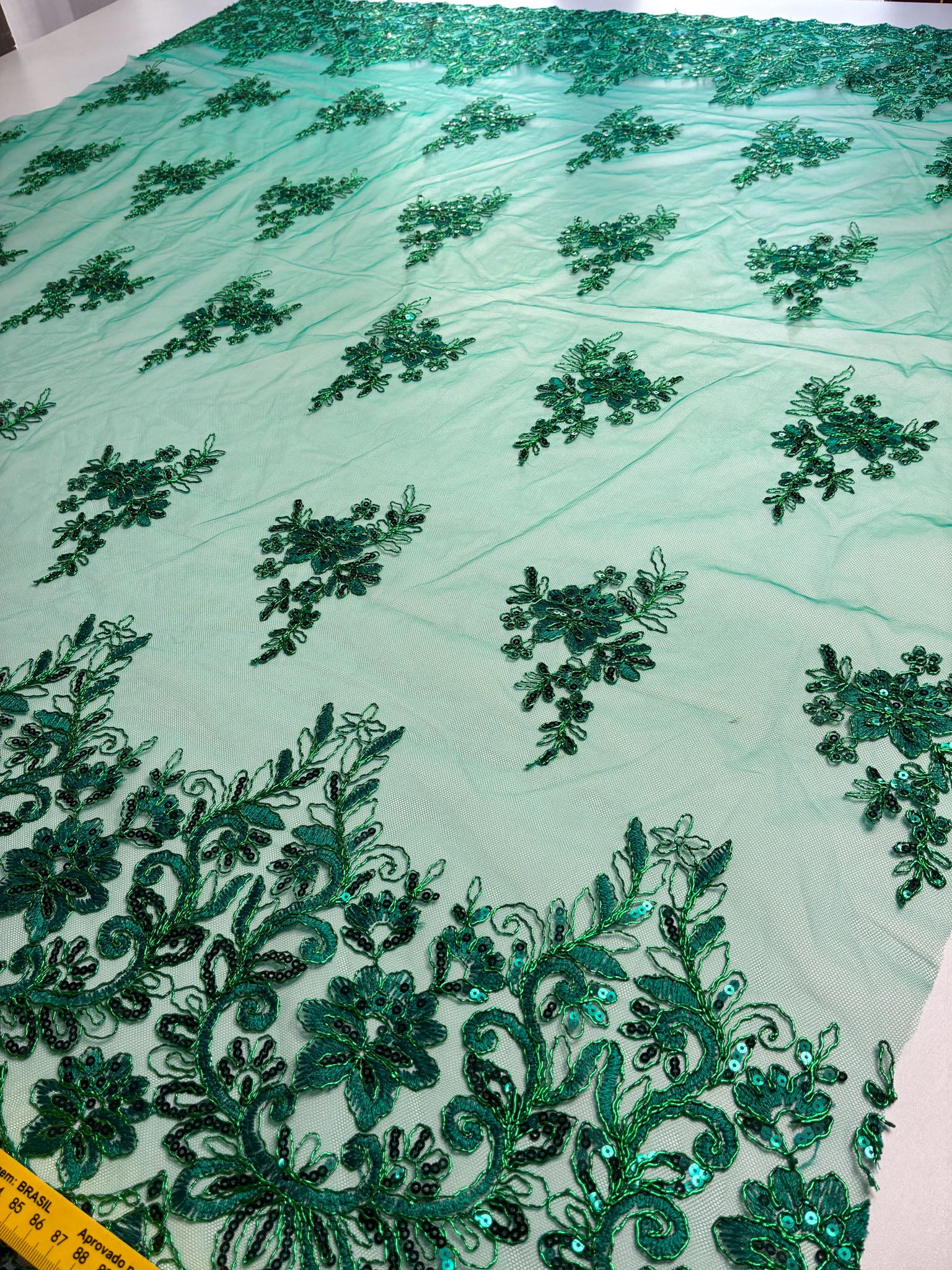 Tule Bordado Soho Verde - Comprimento: 1,10m X Largura: 1,38m