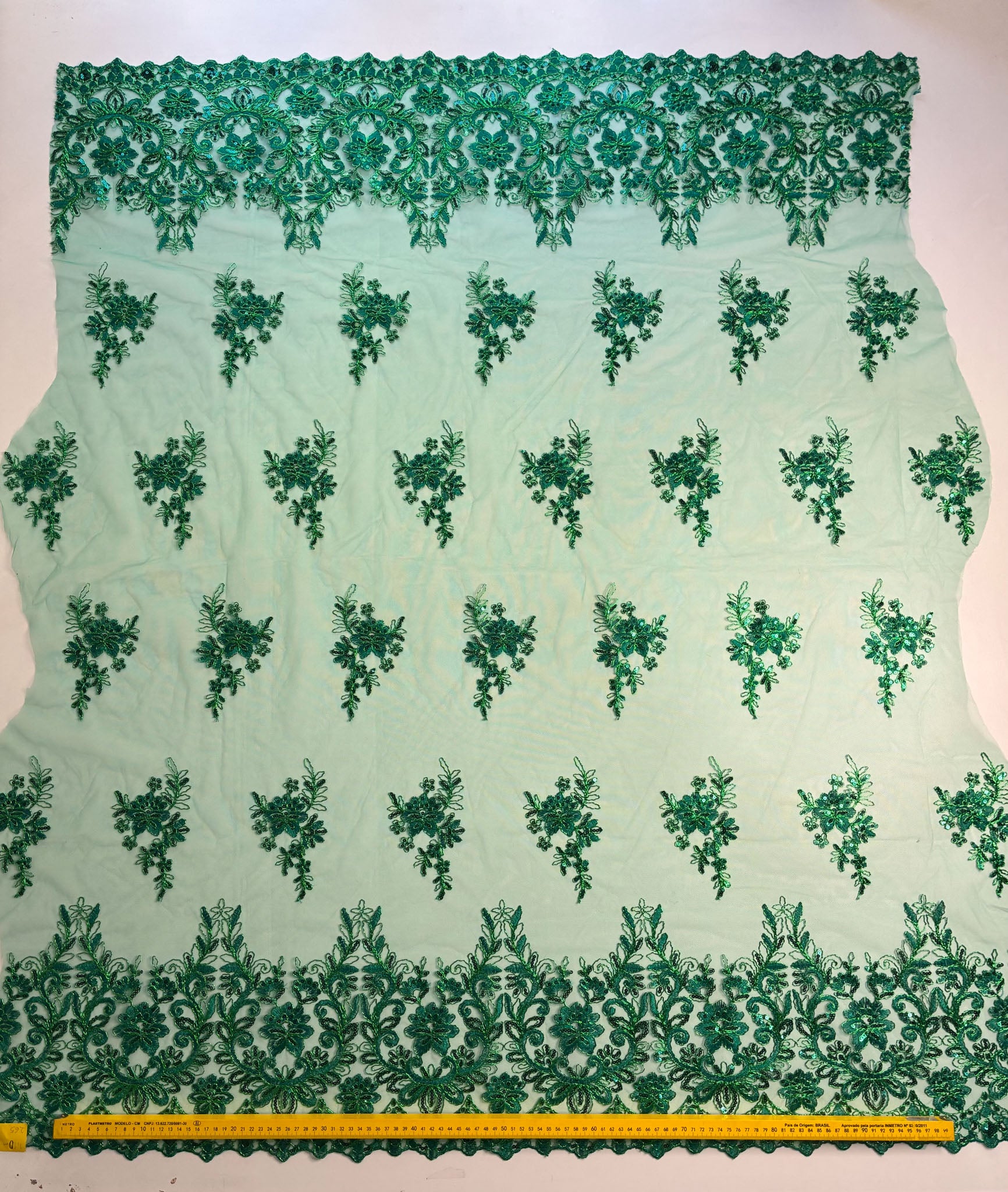 Tule Bordado Soho Verde - Comprimento: 1,10m X Largura: 1,38m