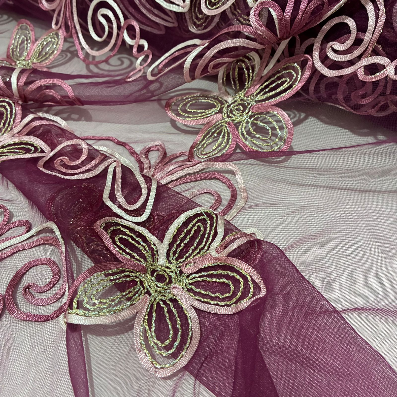 Tule Bordado Margaridas Marsala