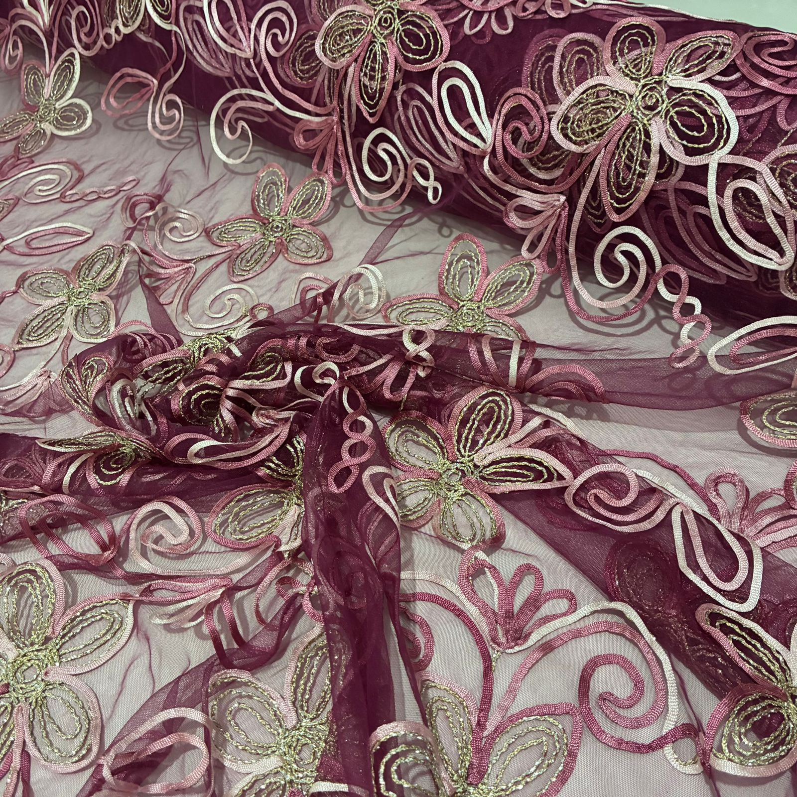 Tule Bordado Margaridas Marsala