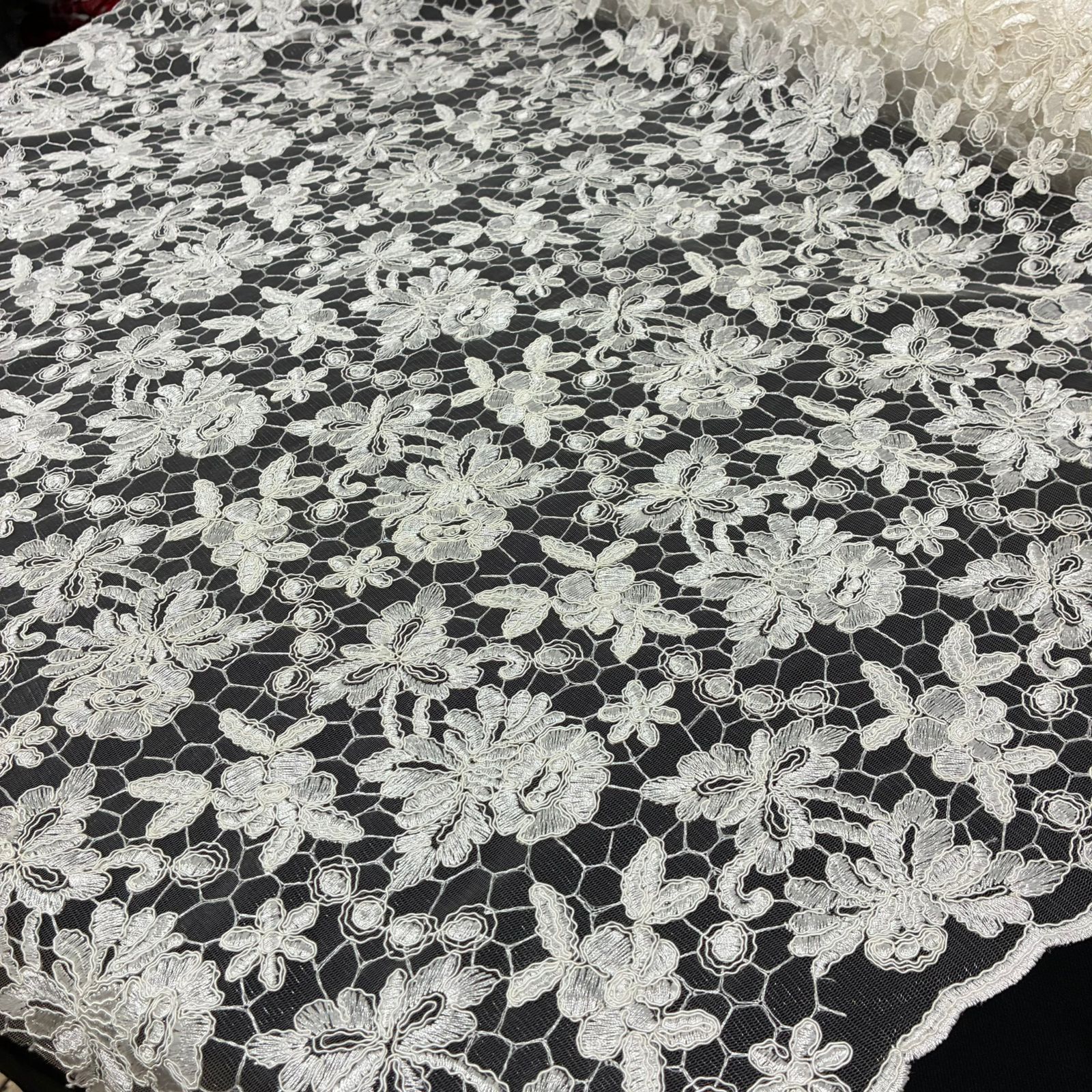 Tule Bordado Flores Branco