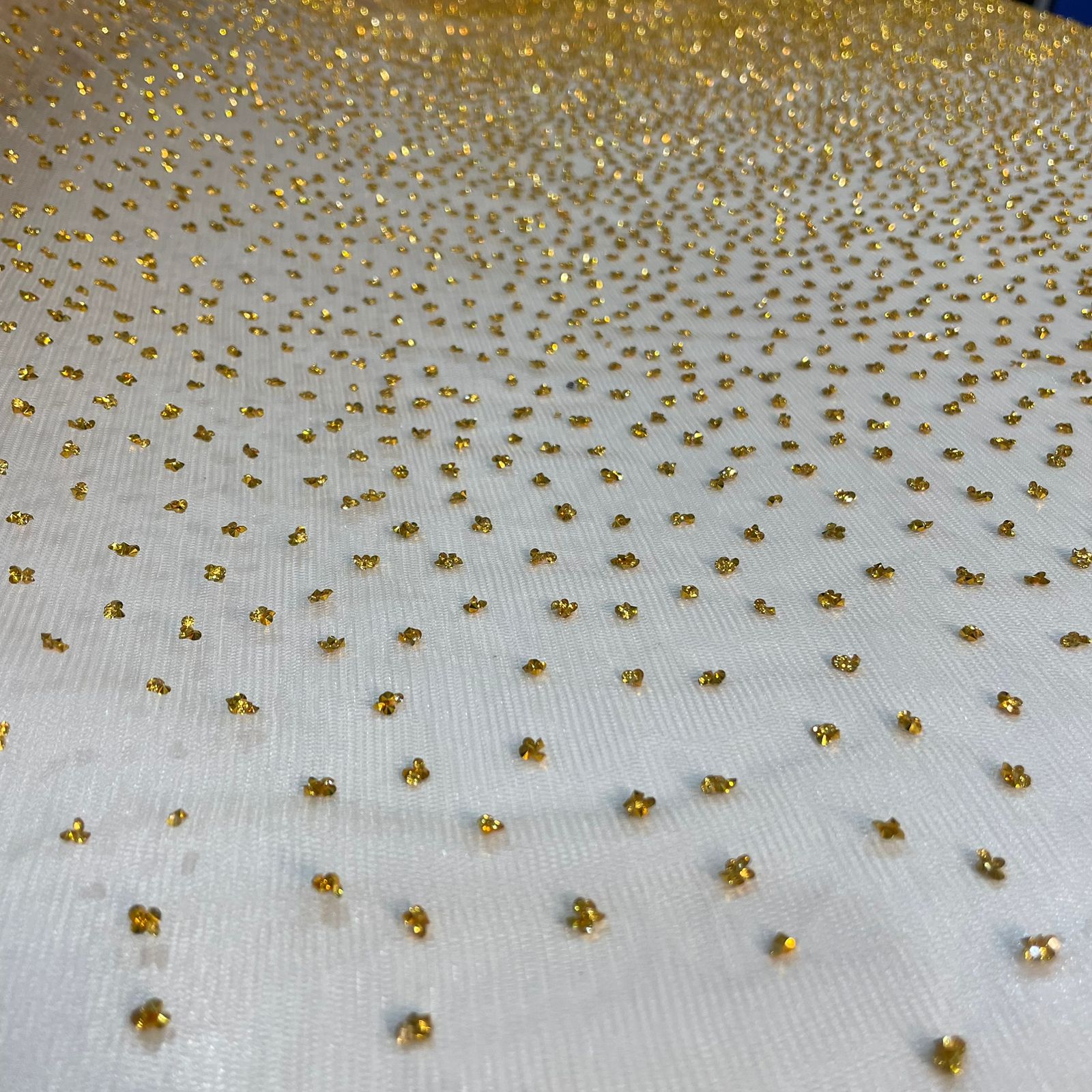 Tule Pedra Diamante Dourado