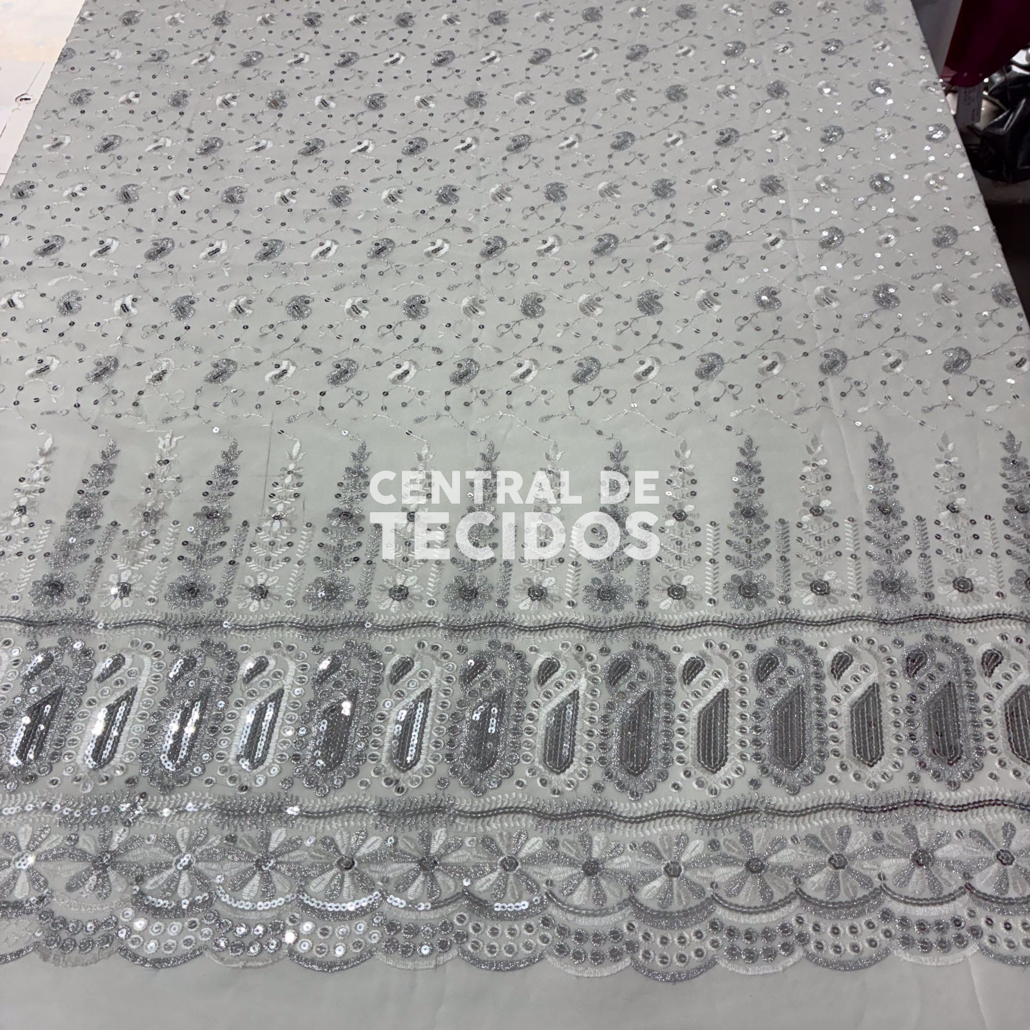 Chiffon Bordado Indiano Branco e Prata