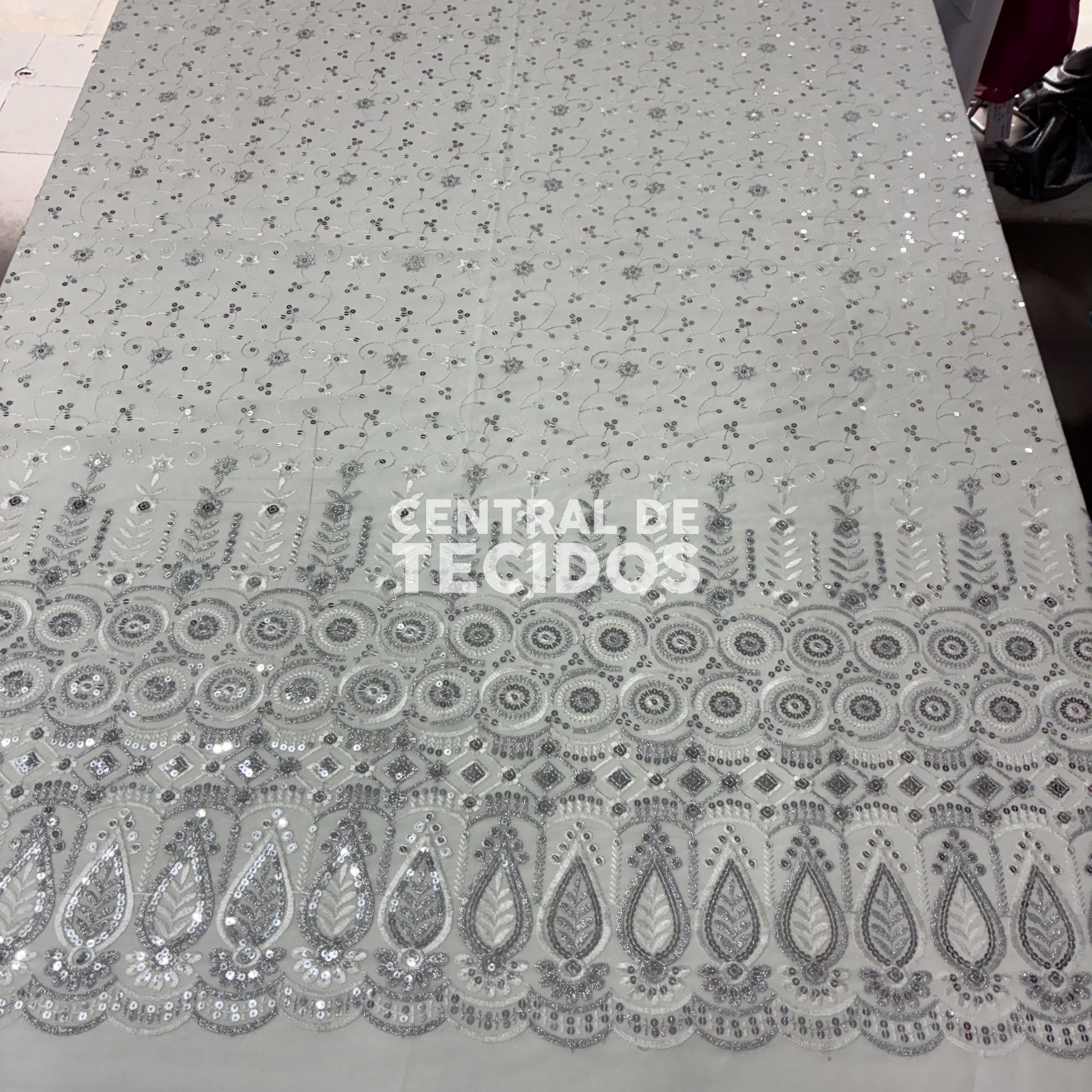 Chiffon Bordado Indiano Branco com Prata