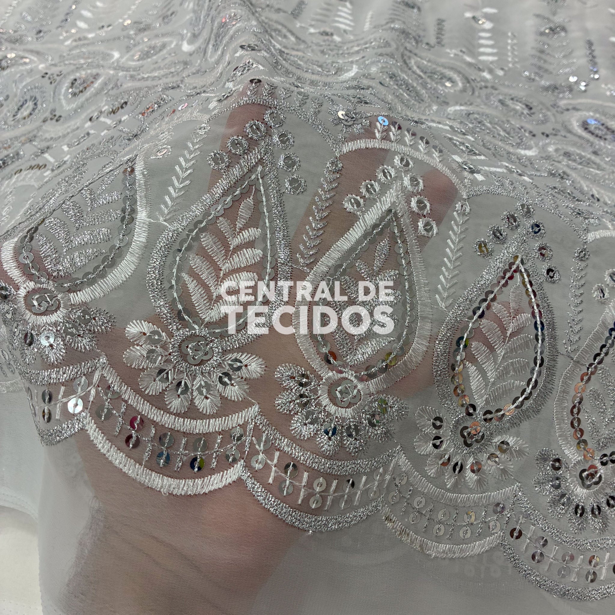 Chiffon Bordado Indiano Branco com Prata