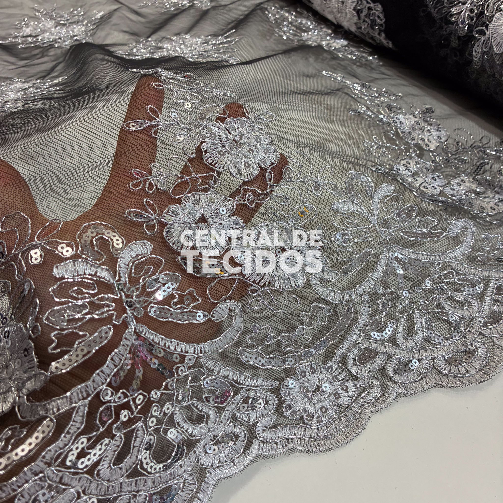 Tule Bordado Metálico Godess 559 Preto e Prata