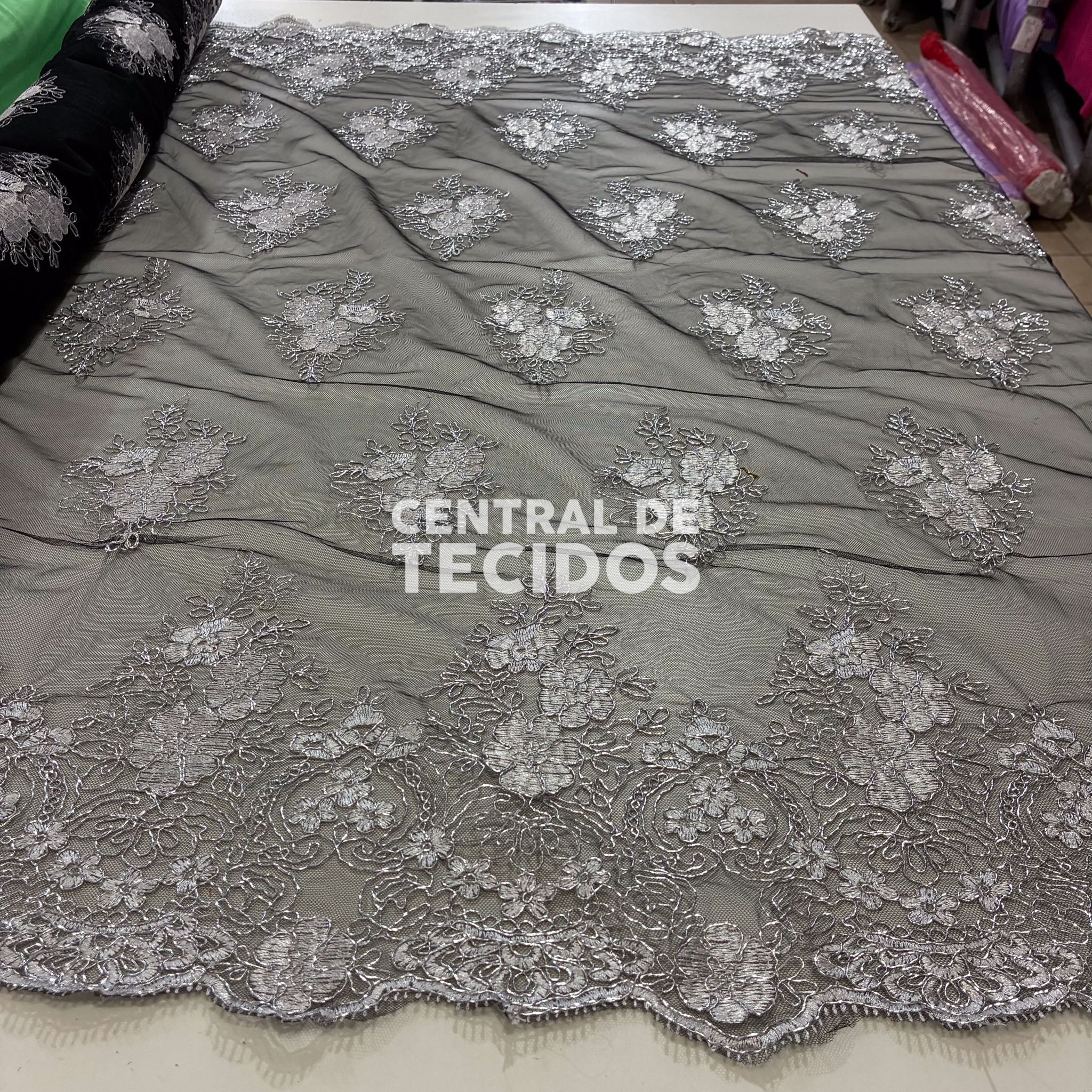 Tule Bordado Metálico Godess 556 Preto e Prata