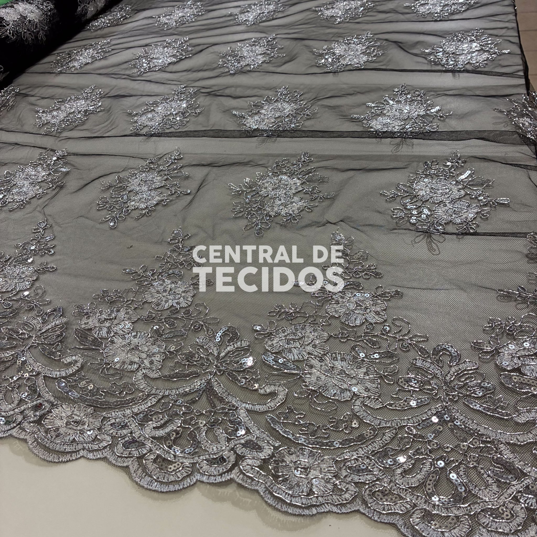 Tule Bordado Metálico Godess 559 Preto e Prata