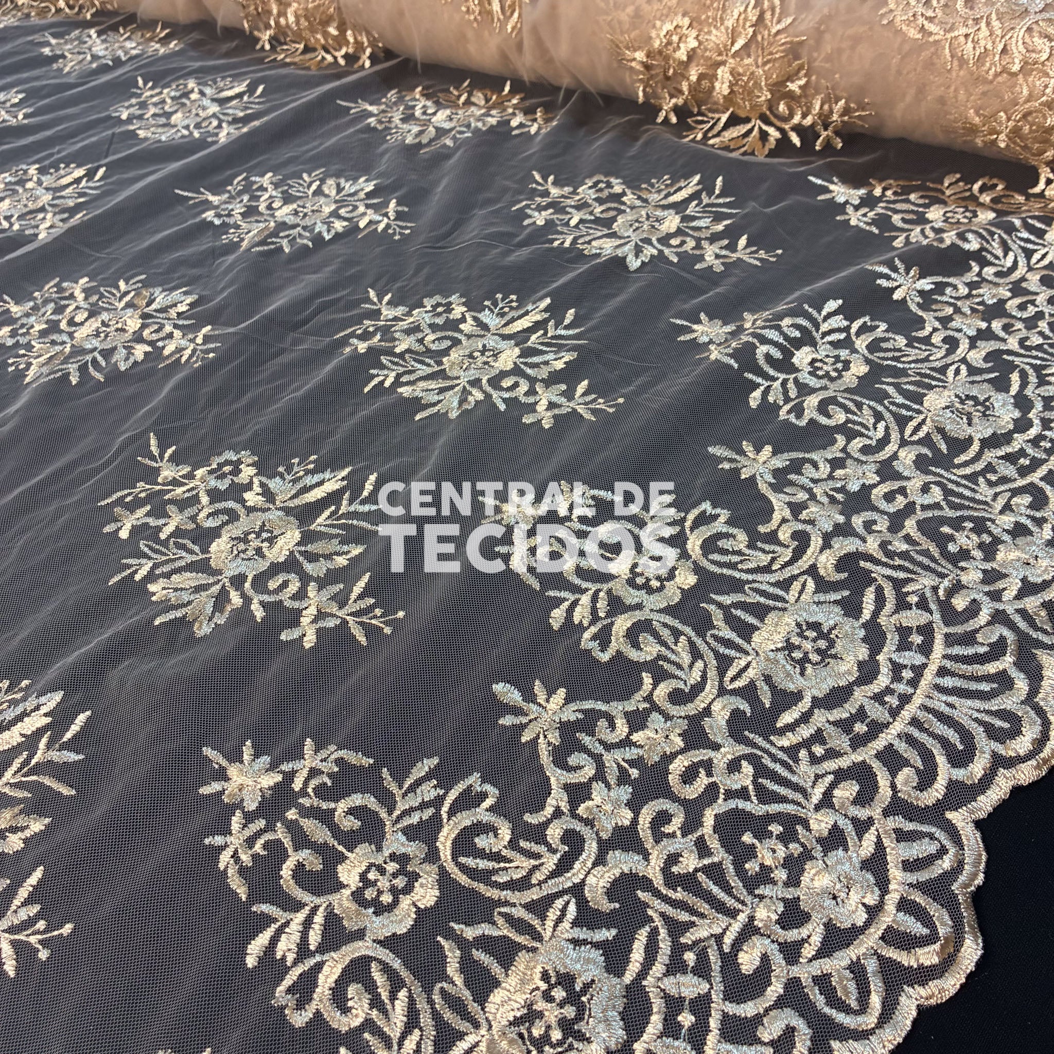 Tule Bordado Juliana Ouro